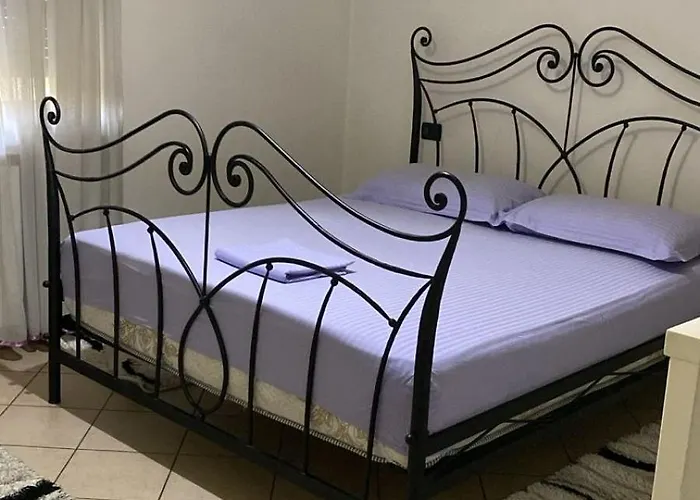 Riverside アパート ティラナ